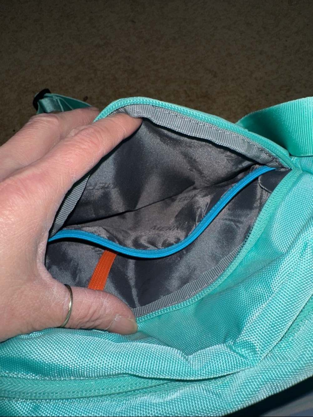 Merrell light green massager cross body several pockets purse - Picture 3 of 7